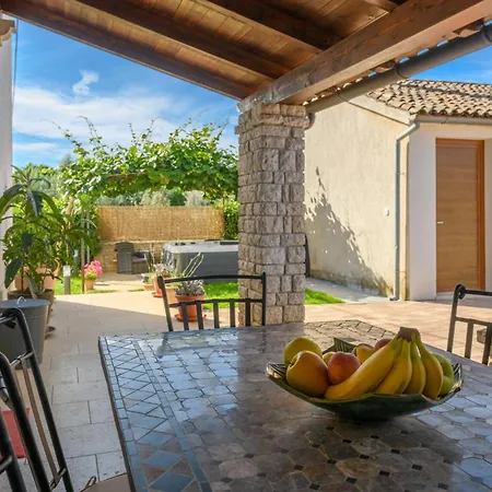2 Bedroom Cozy In Holiday home Krnica