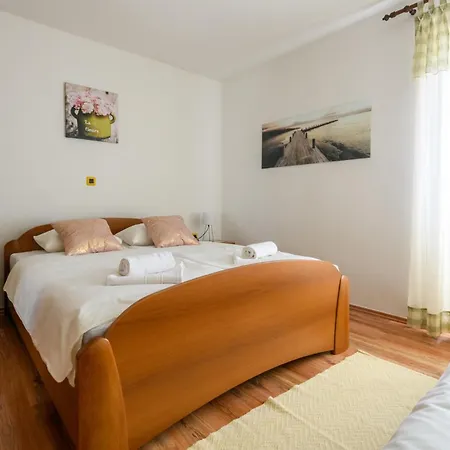 2 Bedroom Cozy In Holiday home *